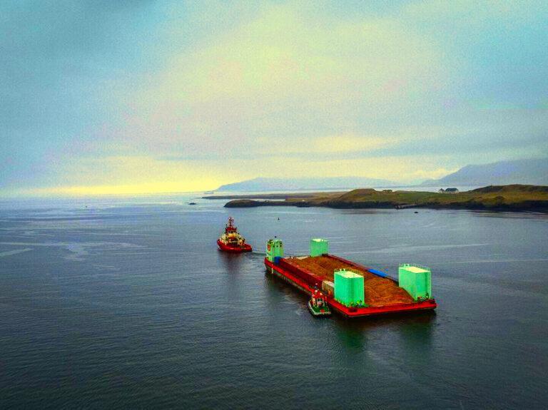 Enfouissement sous la mer de matières organiques composé de copeaux de bois – Au large des côtes islandaises, pour vendre des crédits carbone.