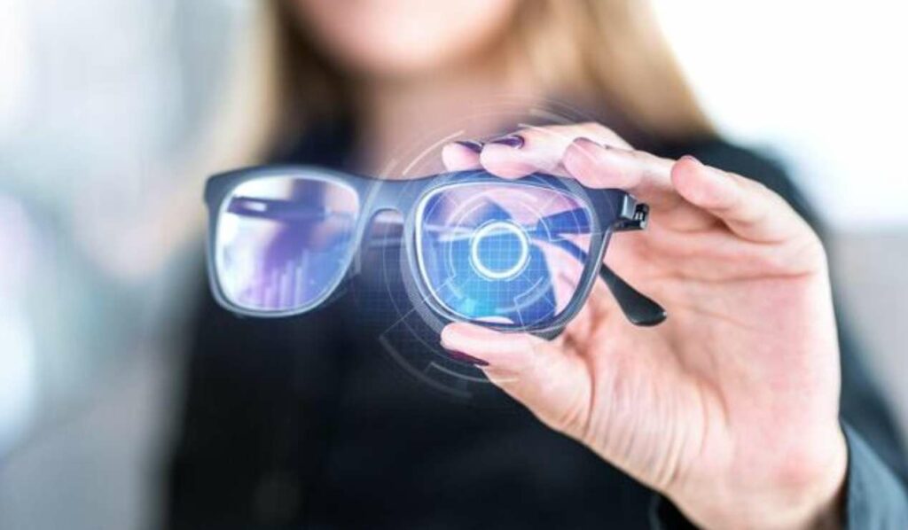 Lunettes intelligentes à écran virtuel avec interface high tech futuriste