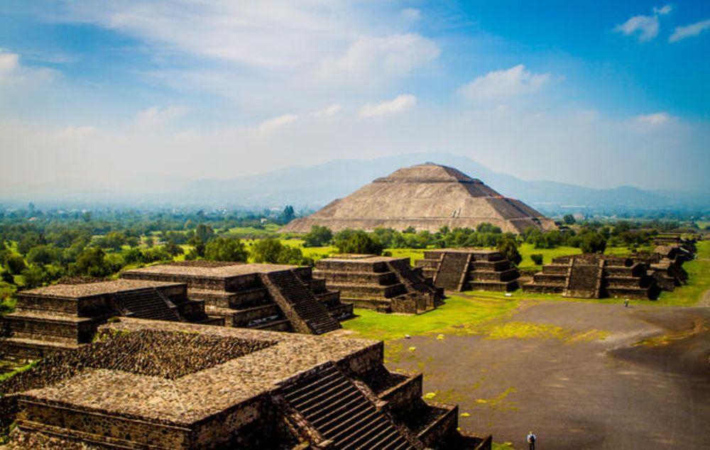 Vue d'ensemble de la cité Teotihuacan