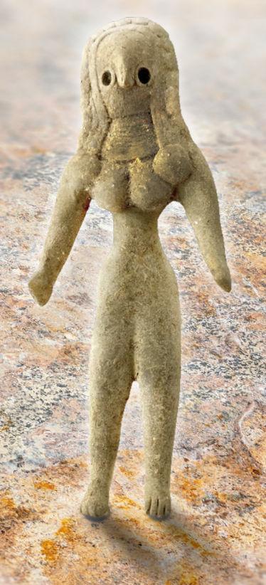 Petite statuette féminine rituelle qui servait d’ex-voto en terre cuite, de culture Mehrgarh (vallée de l’Indus) d’environ 2 700 Avant notre ère