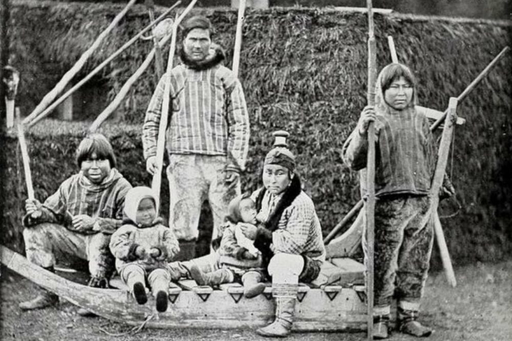 Les Yupiks sont un groupe de peuples autochtones de l'Arctique vivant principalement dans les régions côtières et insulaires de l'Alaska